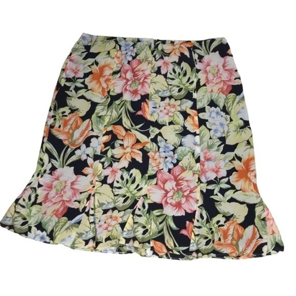 Talbots black florals knee length pure silk skirt size 14
Black / multi colors - Picture 4 of 6